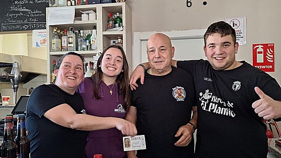 El bar de las piscinas de un pueblo de Burgos vende parte del tercero de El Niño: «Cualquier premio da alegría»