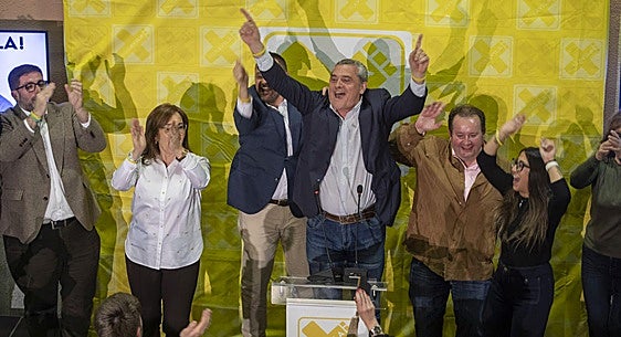 Por Ávila mantiene su representación en unas elecciones «marcadas por la política nacional»