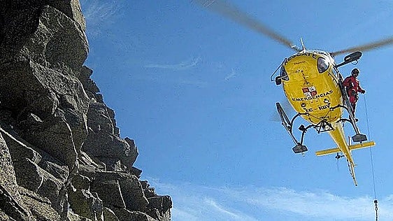 Rescatado el cadáver de un montañero sevillano tras precipitarse en la zona del Almanzor, en Gredos