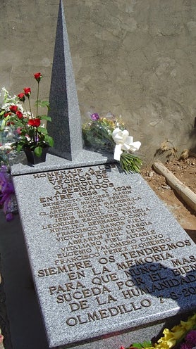 Imagen secundaria 2 - El homenaje se celebró en Olmedillo de Roa en el año 2004