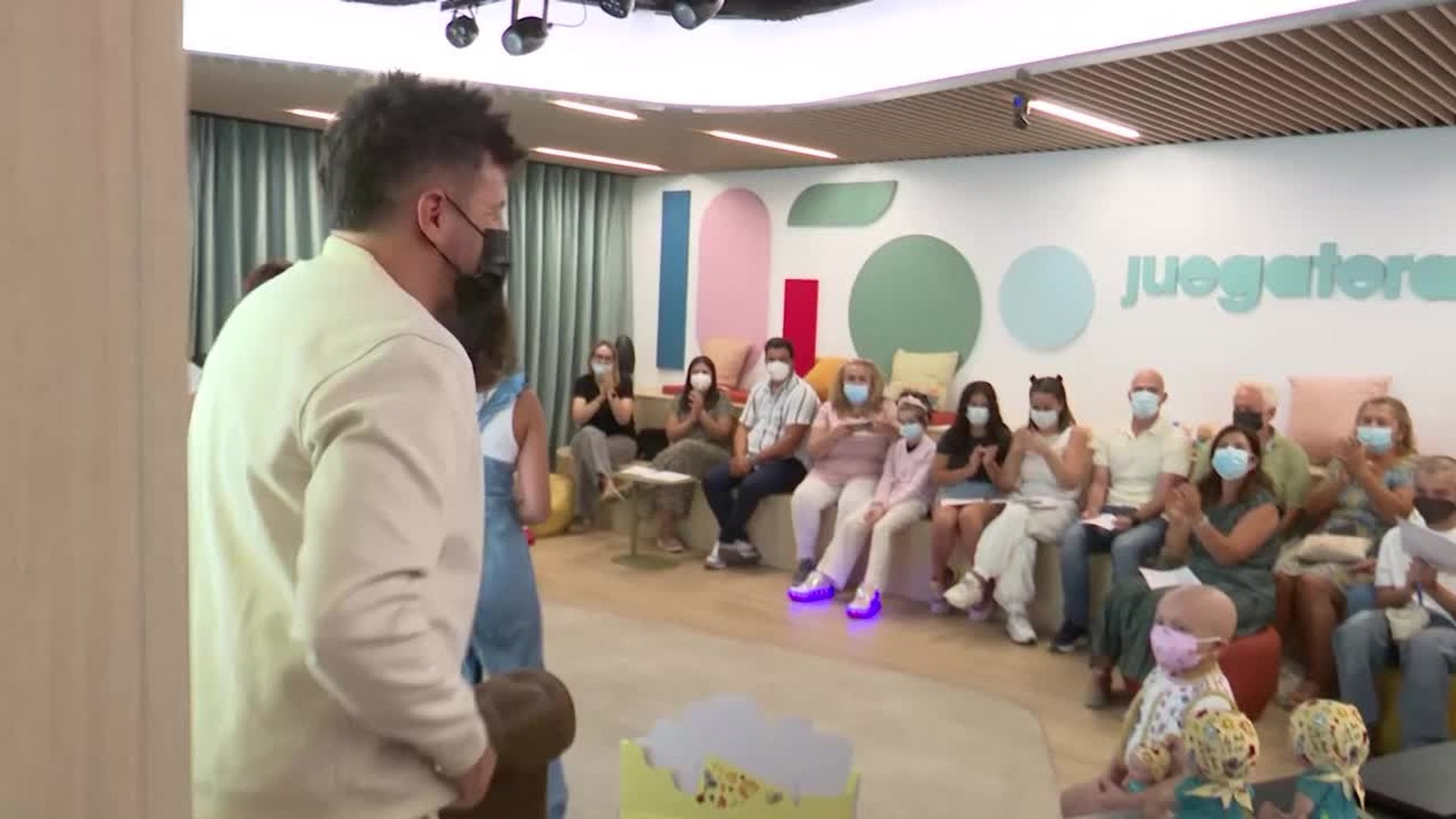 Pablo López se emociona en la presentación de su Baby Pelón solidario