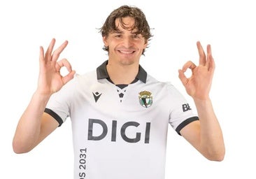La zaga del Burgos CF suma a Oier Luengo
