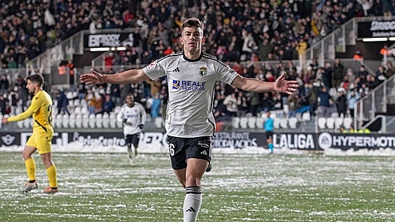 El Burgos CF celebra los 150 partidos de Curro Sánchez, su capitán y máximo goleador reciente