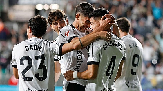 El Burgos CF reacciona a tiempo y suma tres más ante el Ceuta