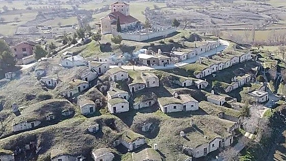Un pueblo de Burgos recupera las creencias ancestrales del eclipse en una experiencia única de enoturismo