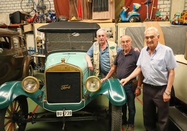 El futuro incierto de los coches clásicos en Burgos: «De aquí a seis años puede que no haya quien los conduzca»