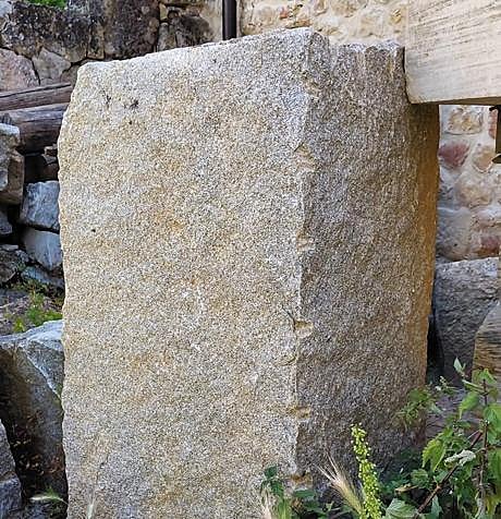 Bloque de granito de 1.120 kilogramos.