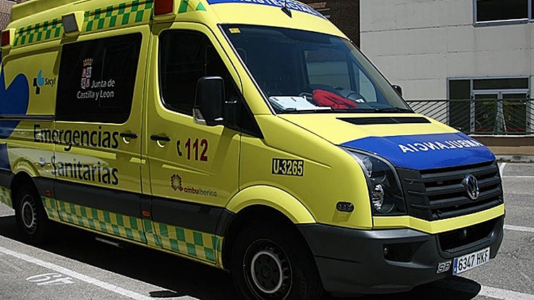 Dos heridos tras volcar su coche en un pueblo de Burgos