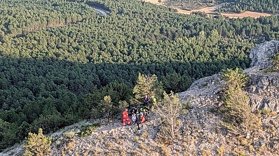 Rescatan en helicóptero a un ciclista herido en una zona de difícil acceso en Burgos