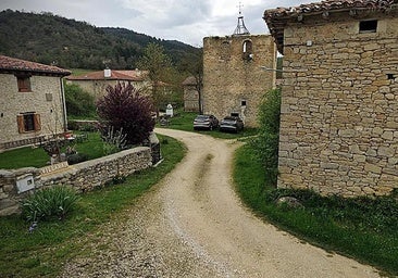 «Solo pedimos agua potable y alcantarillado»: el barrio de un pueblo de Burgos que renació de las ruinas pero vive sin tuberías legales