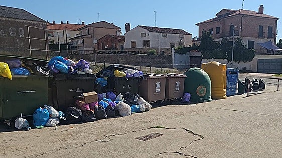 Denuncian la acumulación de basura en las calles de Lerma: «Tenemos uno de los pueblos más sucios de España»