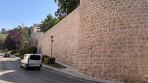 Las catas en la muralla de Burgos sacan a la luz restos de una atalaya defensiva vinculada a los orígenes de la ciudad