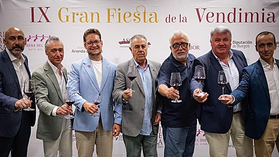 Más de tres mil copas de Ribera del Duero brindaron en la Fiesta de la Vendimia