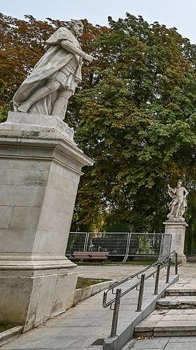 Imagen secundaria 2 - El sueño que llevó hasta Burgos las esculturas del Palacio Real