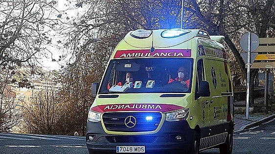 Herido un hombre tras salirse de la carretera con su coche en un pueblo de Burgos