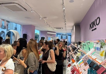 Interior de la nueva tienda de Kiko Milano en Burgos