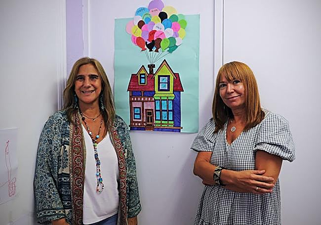 María Muñoz (i.), gerente de Nuevo Futuro, y Estela Sierra (d.), psicóloga de la ONG.