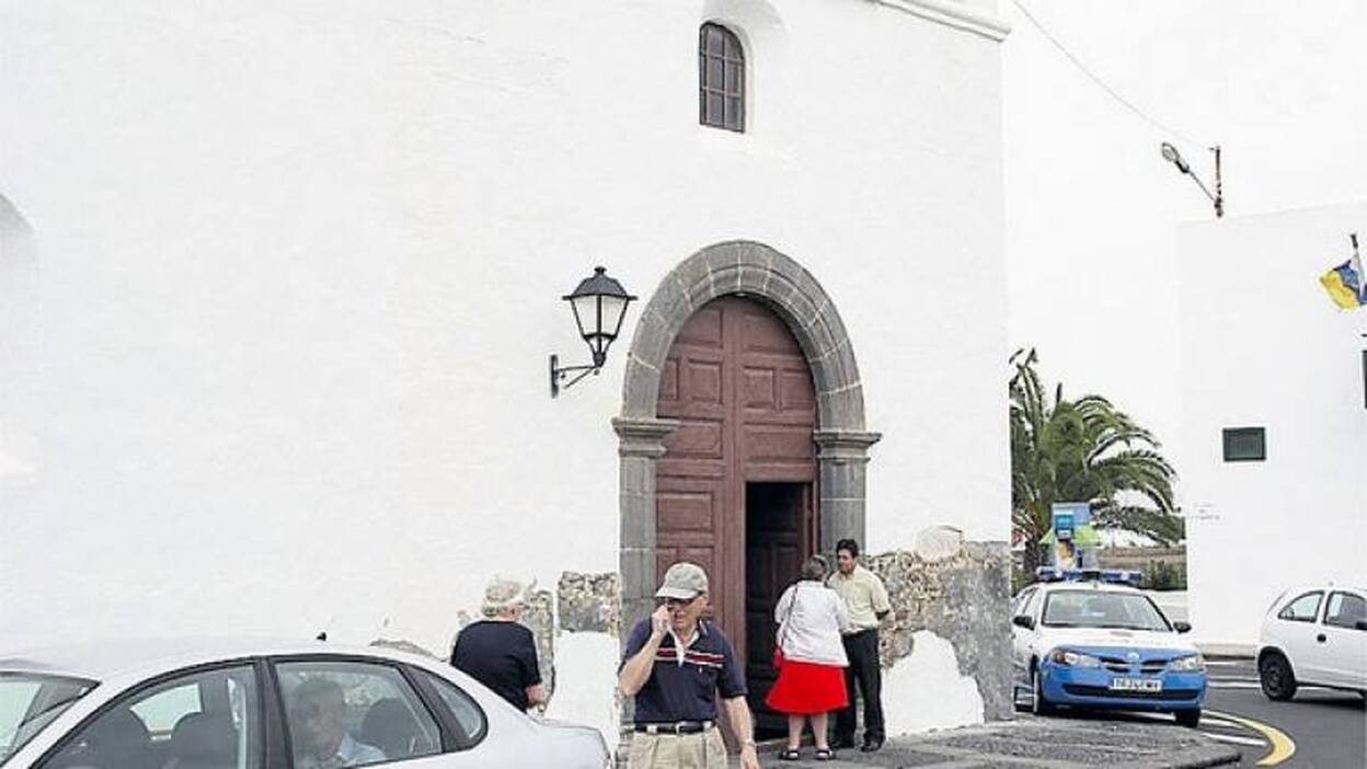 La humedad se 'come' la iglesia de San Roque