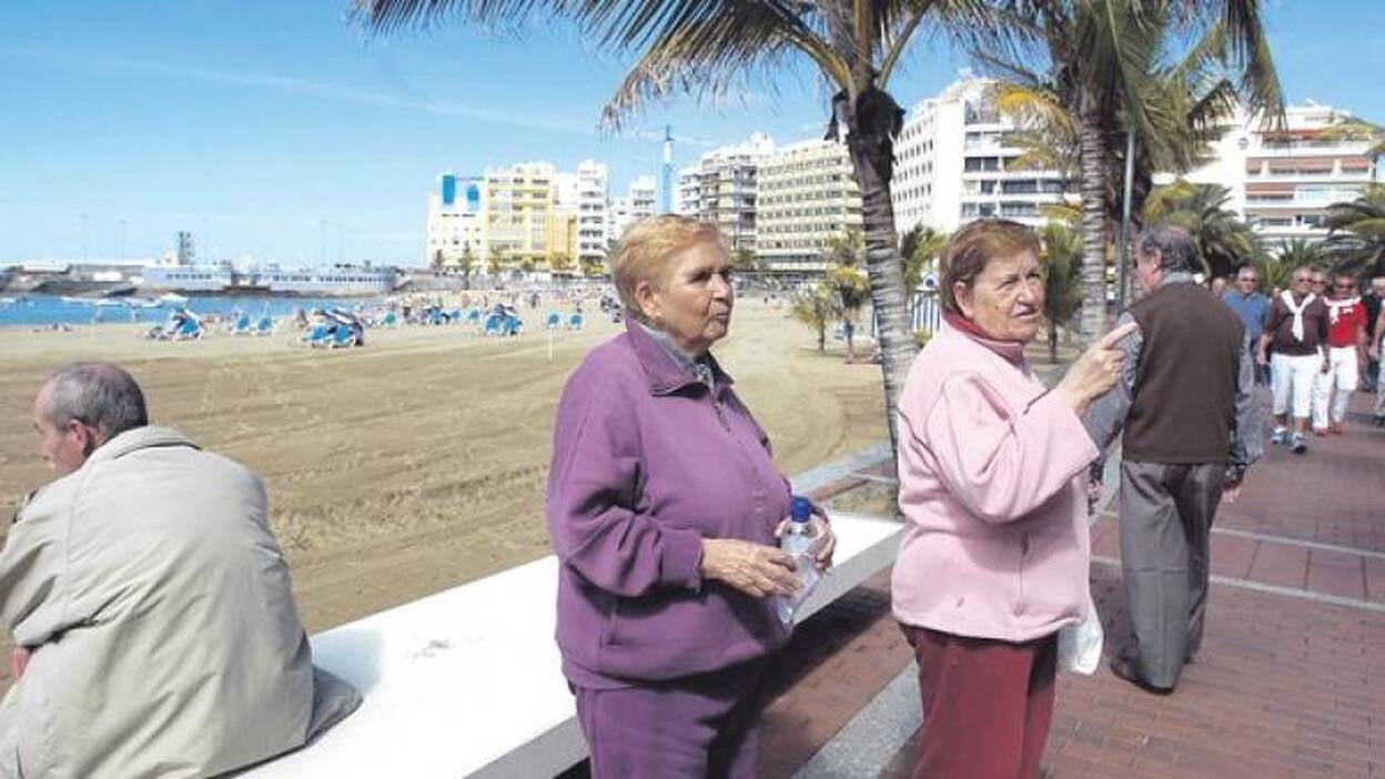 Luzardo insiste en instalar los juegos de Las Canteras