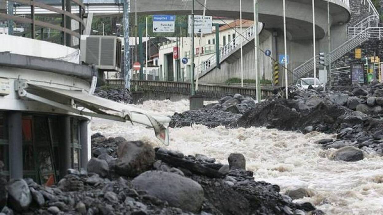 Evacuaciones en Madeira por temor a derrumbes y tres días de luto nacional