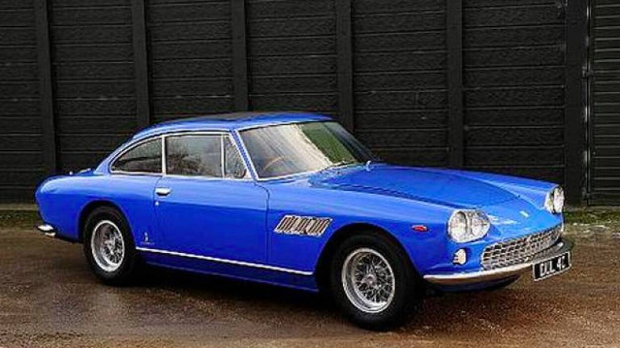 El Ferrari de John Lennon se descuelga de una gran subasta de coches en París