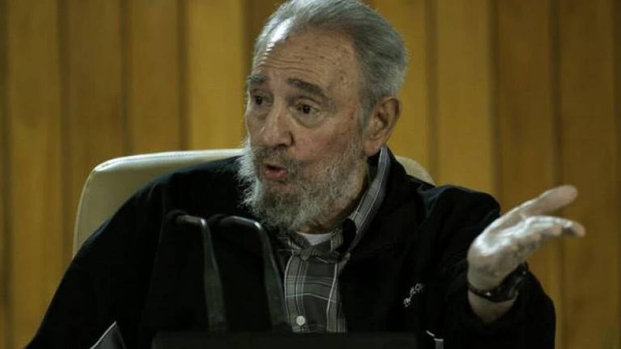 Fidel Castro reflexiona sobre amenazas mundiales en una reunión con intelectuales