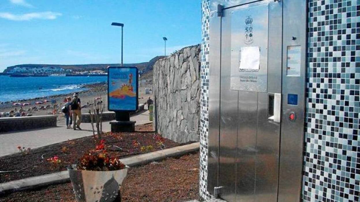 El baño de Meloneras se rompe a las dos semanas