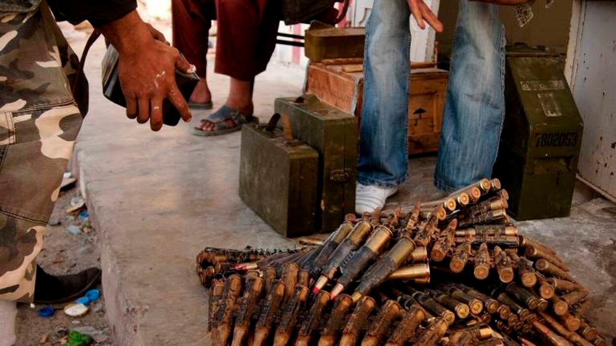 Los rebeldes encuentran resistencia de los gadafistas al suroeste de Sirte