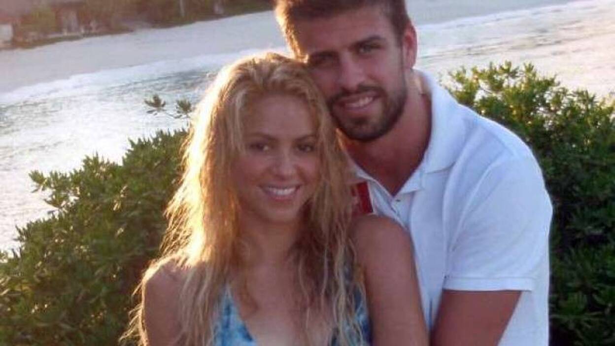 Shakira publica una foto abrazada a Piqué, su "sol"