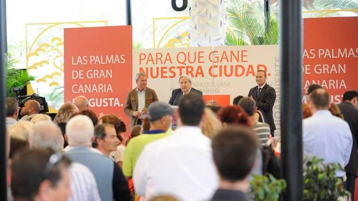 Saavedra estuvo con los funcionarios de Las Palmas