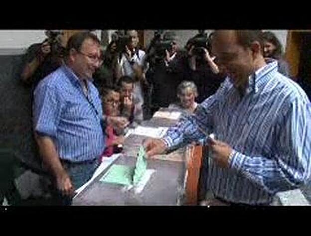 Cardona vota en la capital grancanaria