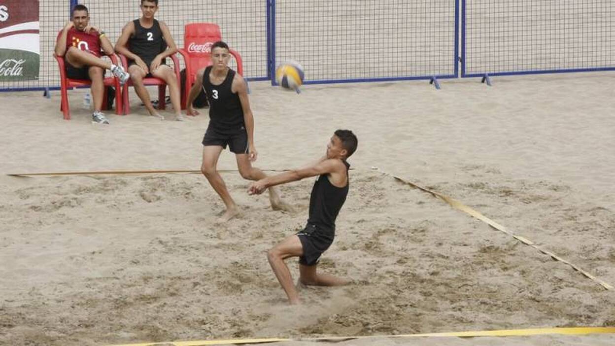 Alcaravaneras acoge el Campeonato de Canarias de voley playa