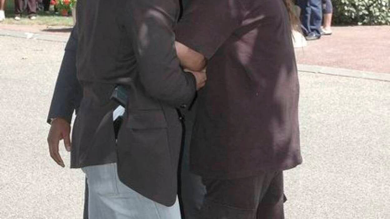 Nicolas Sarkozy, agredido durante una visita fuera de París