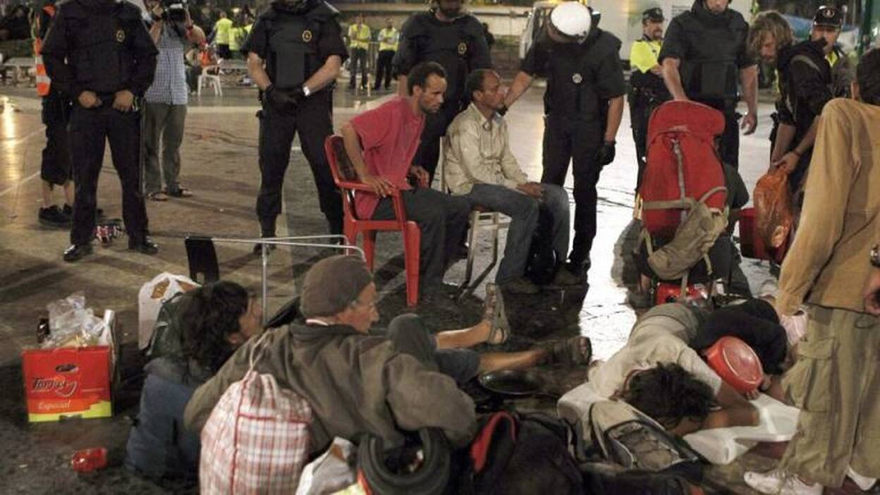Desalojo de los indignados en la Plaza Catalunya