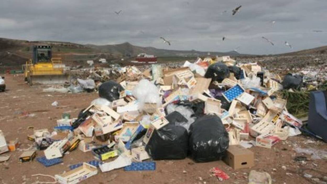 El fiscal también denuncia el vertedero de Zonzamas