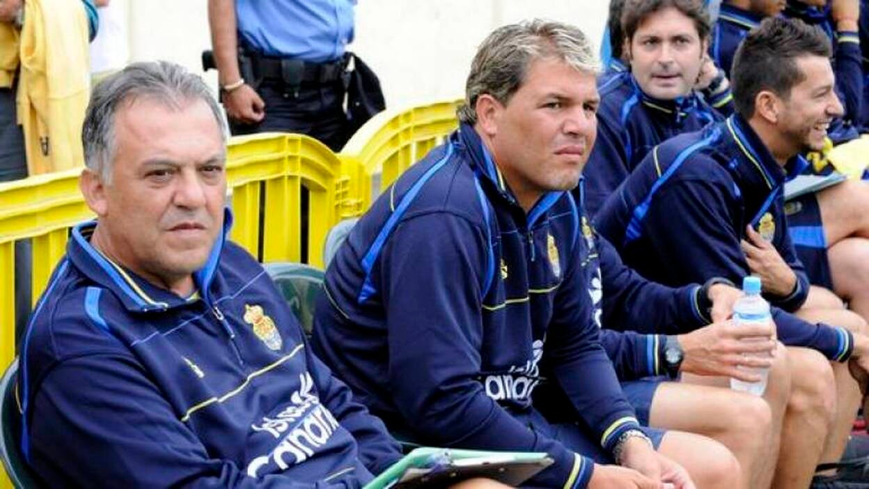 Juan Manuel saca apuntes