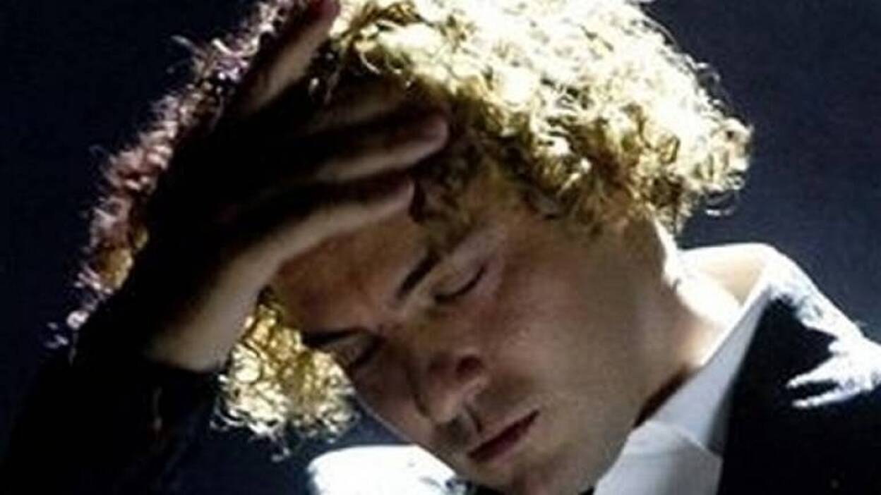 David Bisbal, abatido: "Elena y yo debemos hablar"