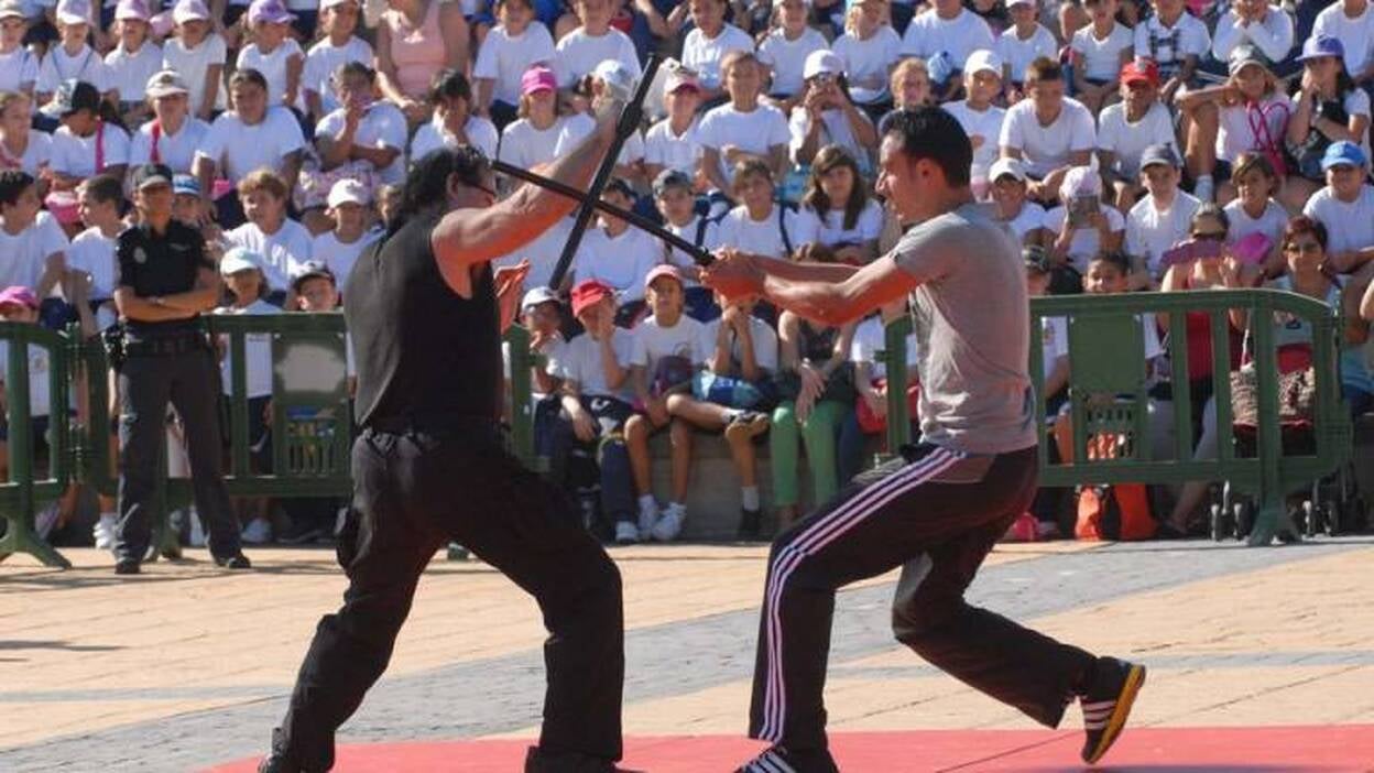 La Policía Nacional muestra sus medios a escolares de la capital grancanaria