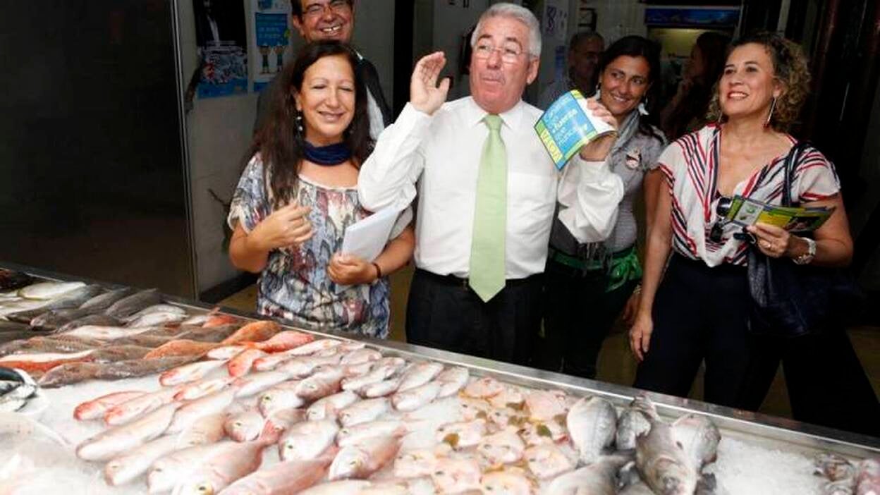 Los candidatos de CC-NC visitan el Mercado del Puerto