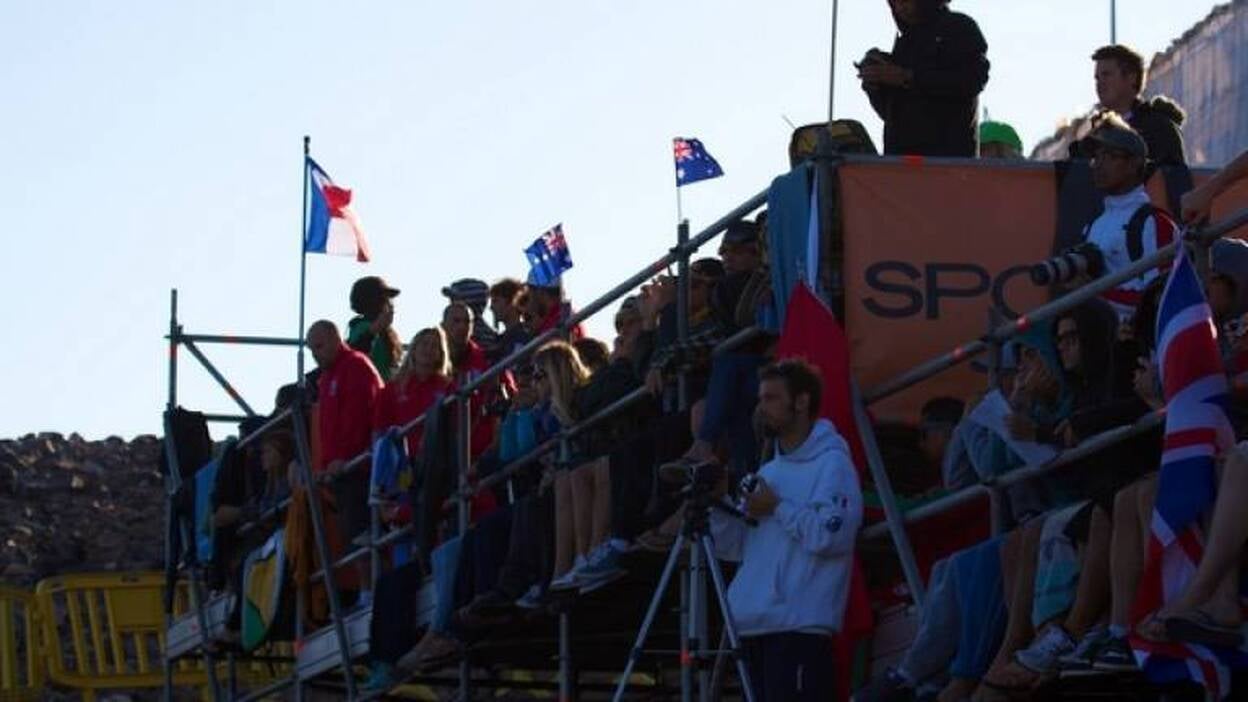 Los mejores &#8216;riders&#8217; se dan sus primeros chapuzones en Gáldar