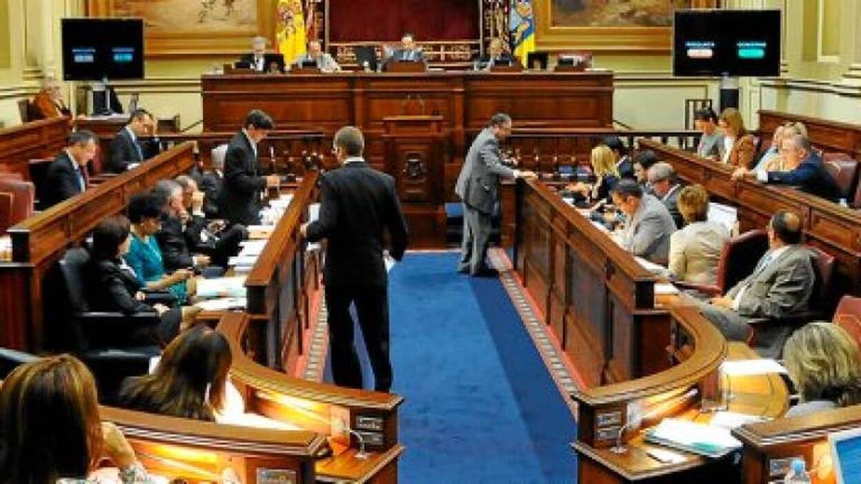 Los diputados no se aprietan el cinturón