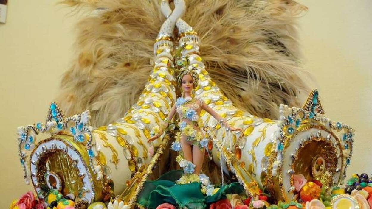 Barbie se viste de Reina del Carnaval