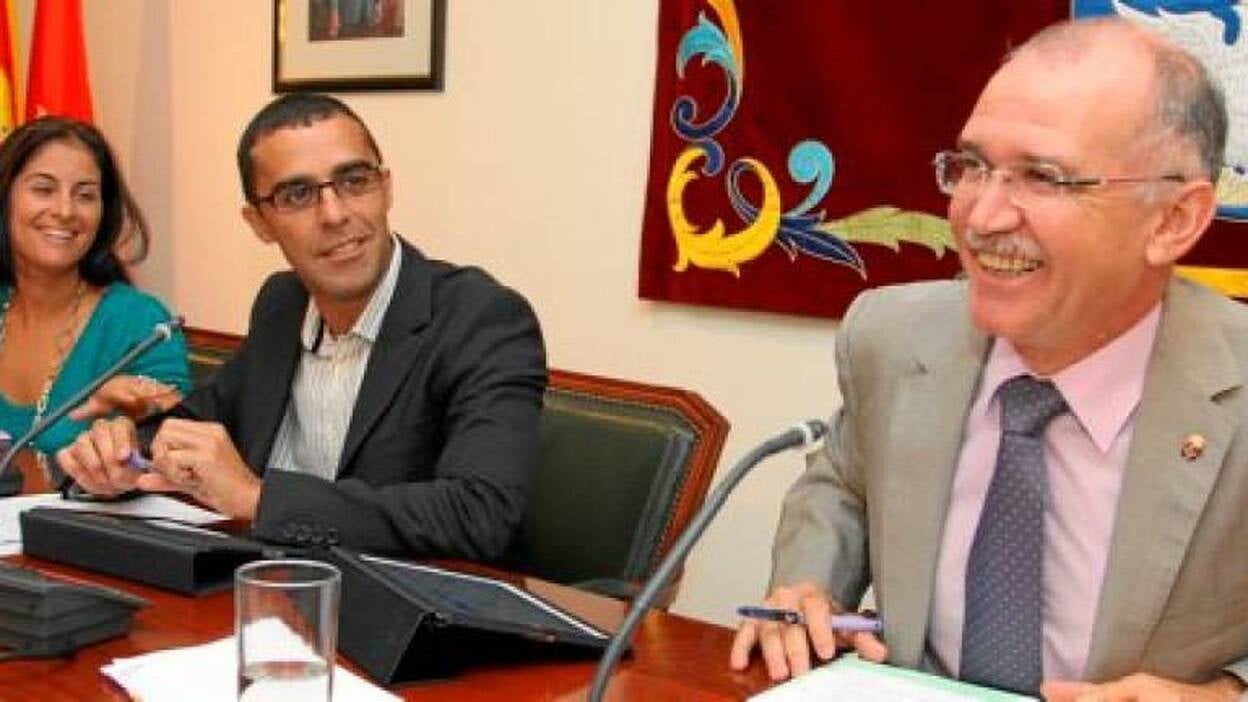 Reguera ratifica en Pleno su dimisión como al alcalde de Arrecife