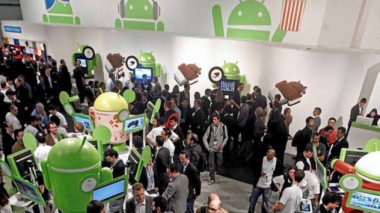 Un congreso de móviles repleto de novedades y robotillos verdes