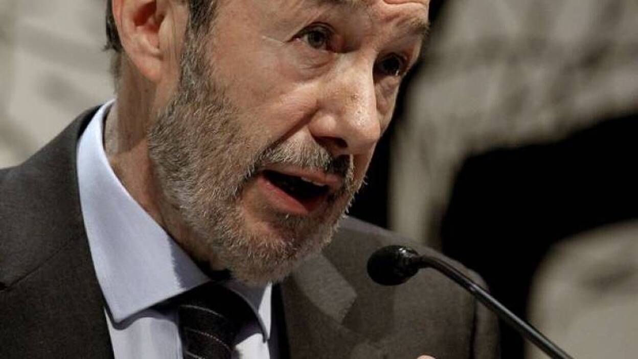 Rubalcaba propone bajar las comisiones bancarias, sobre todo a los jubilados