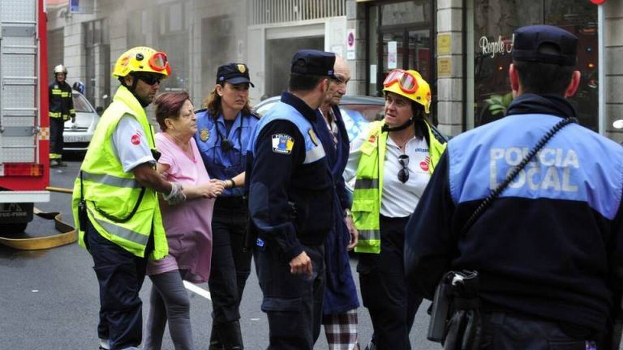 Desalojo por incendio en la calle Juan Manuel Durán