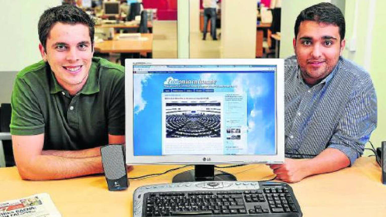 Dos estudiantes ganan un premio europeo con un blog de economía