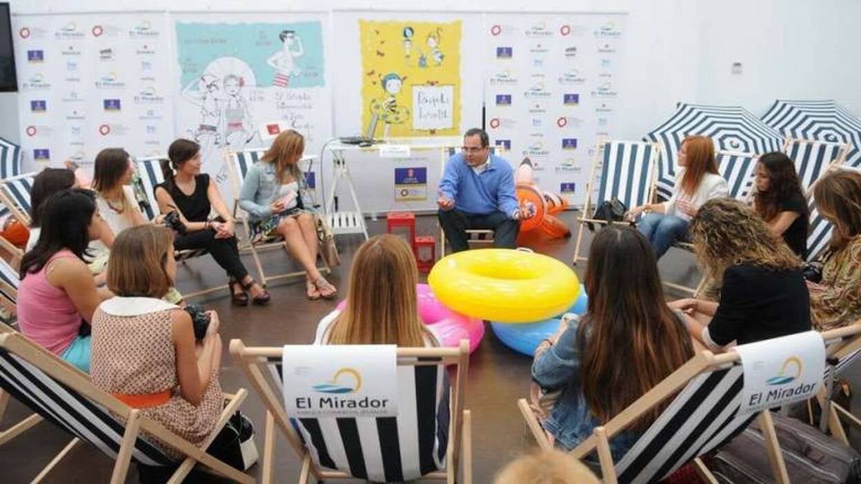 20 'blogueras' entrevistan a Juan Domínguez