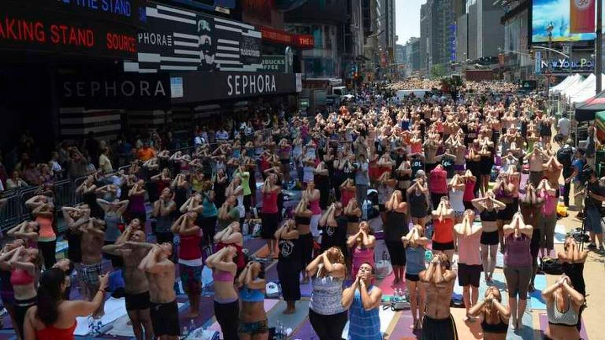 Celebran el solsticio de verano con Yoga