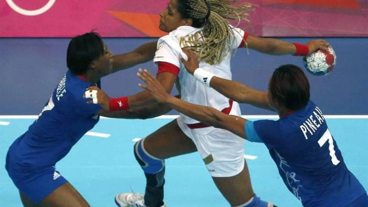 Postrero gol de Pineau deja sin premio a un excepcional equipo español